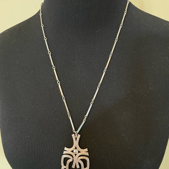 Vintage Avon 1974 Mayan Silver Pendant Necklace - Picture 3 of 7